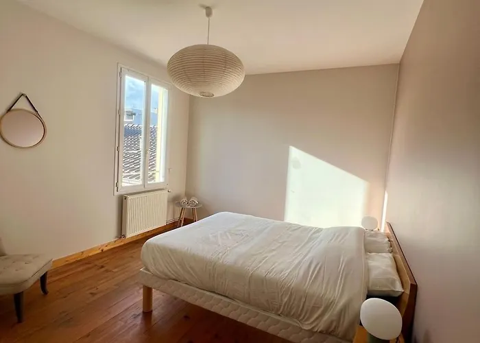 Spacious House For 8 People קלרמונט-פרנד