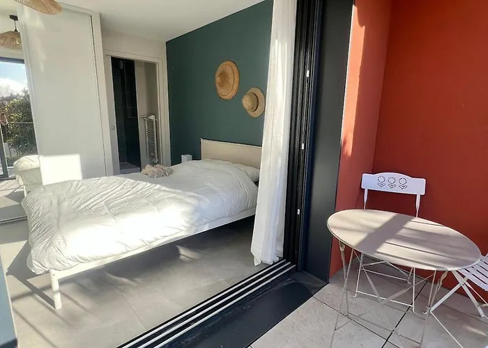 Spacious House For 8 People בית נופש